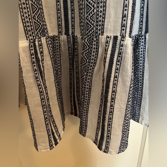 Velvet by Graham and Spencer Soft Aztec Print 'Wear Everywhere’ Dress - Picture 6 of 9